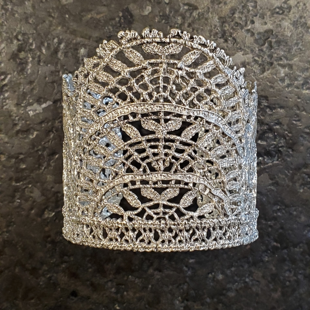 Stella & Dot Thea Lace Cuff B484S